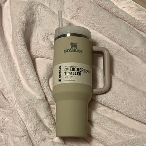 Stanley Quencher H2.0 in Soft Touch Dune Matte